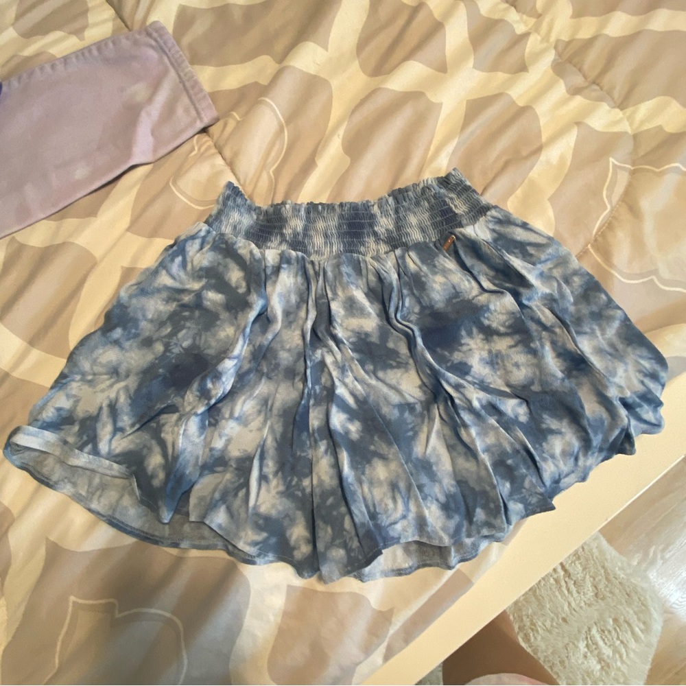 Blue flowy shorts from pink